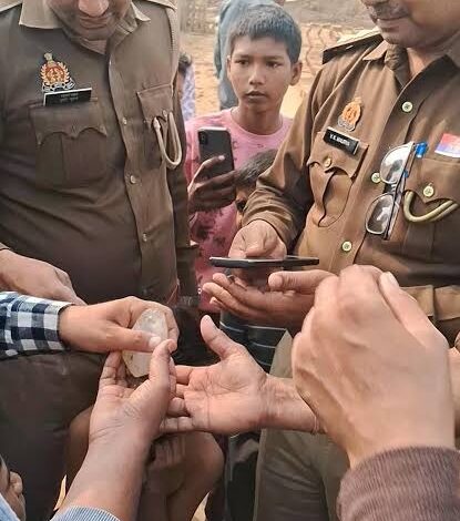 यूपी में बर्फ गिरना, बदायूं बर्फ की सिल्ली, आसमान से बर्फ गिरी यूपी, बदायूं ताज़ा खबर, यूपी मौसम अपडेट, ईंट भट्ठे पर बर्फ, एक क्विंटल बर्फ यूपी, बर्फ की सिल्ली जांच, Uttar Pradesh news today, बदायूं पुलिस जांच, Ice chunk falls from sky in UP, Badaun ice block incident, UP weather news, 1 quintal ice fall India, Sky ice fall investigation, Badaun breaking news, Uttar Pradesh climate update, Ice slab fell from sky, Police probe Badaun case, Unusual weather event India, बर्फ की सिल्ली फोटो यूपी, बदायूं बर्फ तस्वीर, ईंट भट्ठे पर बर्फ की इमेज, ग्रामीण बर्फ पकड़े हुए फोटो, पुलिस जांच स्थल की तस्वीर, Ice chunk image UP, Badaun ice block photo, Brick kiln ice slab picture, Villagers holding ice image, Police investigation spot photo, #BadaunNews, #UPBreaking, #IceChunk, #SkyIceFall, #UPWeather, #UttarPradeshNews, #BadaunIncident, #IceSlabFall, #BrickKilnNews, #ViralNewsUP,