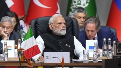 अमेरिका के बायकॉट के बावजूद G20 घोषणापत्र मंजूर, G20 समिट अमेरिका बायकॉट, साउथ अफ्रीका ट्रम्प मांग ठुकराई, G20 में मोदी पहल, वैश्विक विकास मॉडल विवाद, G20 घोषणापत्र 2026 मेजबानी, महिलाओं पर अत्याचार दक्षिण अफ्रीका, G20 महिला आंदोलन, ड्रग टेरर नेक्सस पहल, G20 declaration approved despite US boycott, Trump boycott G20, South Africa rejects Trump request, G20 chair empty seat symbolism, Modi initiatives at G20, Global development model criticism, South Africa national emergency on violence against women, G20 Women Shutdown protest, G20 अमेरिका विवाद, ट्रम्प बायकॉट समिट, G20 2026 मेजबानी मुद्दा, दक्षिण अफ्रीका राष्ट्रपति रामफोसा, मोदी का G20 संबोधन, अफ्रीका स्किल पहल, हिंसा विरोध प्रदर्शन दक्षिण अफ्रीका, US boycott G20 news, Trump denied G20 chair, 2026 G20 hosting symbolic empty seat, Ramaphosa statement G20, Modi speech at G20 summit, Africa skill initiative launch, Women protest South Africa G20, #G20Declaration #USBoycott #TrumpControversy #SouthAfricaG20 #ModiAtG20 #GlobalDevelopmentModel #AfricaSkillInitiative #DrugTerrorNexus #WomenShutdownProtest #G20Summit2025,