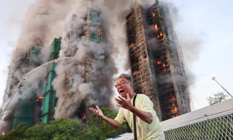 Hong Kong Fire News, हॉन्गकॉन्ग आग हादसा, ताई पो आग, 35 मंजिल इमारत आग, बांस मचान आग, हॉन्गकॉन्ग लेवल-5 Fire, हॉन्गकॉन्ग रिहायशी कॉम्प्लेक्स आग, Hong Kong Fire News, Hong Kong blaze update, Tai Po fire incident, Hong Kong high-rise fire, Hong Kong scaffolding fire, Hong Kong Level-5 fire, Hong Kong apartment fire, हॉन्गकॉन्ग आग फोटो, Hong Kong Fire News इमेज, ताई पो आग तस्वीर, हॉन्गकॉन्ग मचान आग फोटो, हॉन्गकॉन्ग टावर ब्लेज़, Hong Kong Fire News photo, Hong Kong blaze image, Tai Po blaze picture, Hong Kong scaffolding fire photo, Hong Kong tower fire image, #HongKongFireNews, #HongKongFire, #TaiPoFire, #HongKongBreaking, #WorldNews, #InternationalNews,