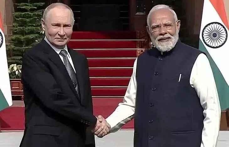 मोदी पुतिन हैदराबाद हाउस मीटिंग, भारत रूस समिट, यूक्रेन युद्ध भारत रुख, मोदी पुतिन लाइव, पुतिन भारत दौरा, हैदराबाद हाउस वार्ता, नई दिल्ली कूटनीति खबर, अंतरराष्ट्रीय राजनीति न्यूज, Modi Putin Hyderabad House Meeting, India Russia Summit 2025, Modi on Ukraine war, Putin India visit, Hyderabad House diplomacy, Delhi political news, International relations India Russia, मोदी पुतिन तस्वीर, हैदराबाद हाउस बैठक फोटो, पुतिन भारत स्वागत, 21 तोपों की सलामी फोटो, राजघाट पुतिन श्रद्धांजलि इमेज, Modi Putin meeting image, Hyderabad House summit photo, Putin India arrival picture, Guard of honour India Russia photo, Rajghat tribute Putin image, #ModiPutinMeeting, #HyderabadHouse, #IndiaRussiaSummit, #DelhiDiplomacy, #GlobalPolitics, #UkraineWar, #PeaceTalks, #PutinIndiaVisit, #InternationalRelations, #NewDelhiNews,