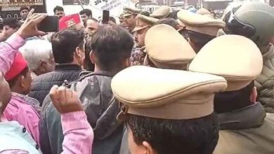 #Varanasi News, #SP MP Detained, #Manikarnika Ghat News, #Samajwadi Party Protest, #Ahilyabai Statue Broken, #Varanasi Political News, #UP News Today, #Police Action Varanasi #वाराणसी समाचार, #सपा सांसद हिरासत में, #मणिकर्णिका घाट समाचार, #समाजवादी पार्टी का विरोध, #अहिल्याबाई की मूर्ति तोड़ी, #वाराणसी राजनीतिक समाचार, #यूपी समाचार आज, #पुलिस कार्रवाई वाराणसी