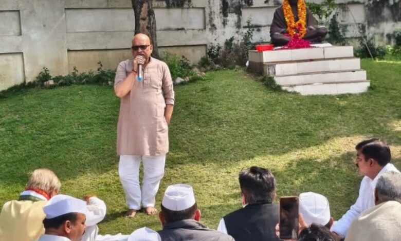 अजय राय बयान, कांग्रेस सत्याग्रह लखनऊ, मनरेगा बचाओ संग्राम, यूपी कांग्रेस विरोध प्रदर्शन, प्रमोद तिवारी बयान, योगी सरकार पर आरोप, UP Political News 2026, Congress Protest Lucknow,कांग्रेस सत्याग्रह फोटो, महात्मा गांधी प्रतिमा लखनऊ, अजय राय विरोध प्रदर्शन, यूपी कांग्रेस धरना, लखनऊ राजनीतिक खबर 2026,#AjayRai #CongressProtest #LucknowNews #MNREGA #UPPolitics #Satyagraha #PoliticalNews2026