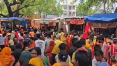 नालंदा जिला भगदड़ खबर, बिहार मंदिर हादसा समाचार, Nalanda district stampede news, Bihar religious accident news, Bihar Sharif temple crowd accident, Nalanda breaking news today, Bihar festival accident update, crowd control failure Bihar temple, district Nalanda incident report, Bihar state accident news temple, India religious event stampede news,#NalandaStampede, #BiharNews, #TempleAccident, #ShitalaMataMandir, #BiharSharifNews, #StampedeNews, #BreakingNewsIndia, #ReligiousEvent, #CrowdManagementFailure, #NalandaDistrict, #IndiaNews,शीतला माता मंदिर भीड़, नालंदा भगदड़ फोटो, Bihar temple stampede image, Nalanda crowd हादसा, मंदिर मेला भीड़, Shitala Ashtami crowd Bihar, Nalanda temple rush photo, Bihar Sharif accident visuals,नालंदा मंदिर भगदड़, बिहारशरीफ मंदिर हादसा, शीतला माता मंदिर हादसा, Nalanda Temple Stampede, Bihar Sharif Stampede News, Shitala Mata Mandir Crowd Accident, Nalanda Bihar News Today, Temple Stampede India, Religious Crowd Accident Bihar, Nalanda District News, Bihar Breaking News, Stampede Case Bihar, crowd mismanagement Bihar, temple accident news India,