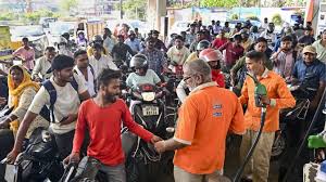 ईरान युद्ध पेट्रोल कीमत, पेट्रोल डीजल महंगा भारत, fuel price hike India 2026, Iran war oil impact, petrol diesel price today India, Nayara Energy fuel price, crude oil price increase, Middle East war impact, तेल कीमत बढ़ोतरी भारत,petrol price hike news, diesel price increase India, fuel rates today India, oil crisis news 2026, Iran US Israel war impact, energy crisis news, crude oil surge, petrol diesel Hindi news,नई दिल्ली, भारत, मिडिल ईस्ट युद्ध, ईरान-अमेरिका संघर्ष, नायरा एनर्जी, पेट्रोल डीजल रेट, fuel price hike India, oil price surge, energy crisis 2026, Delhi fuel news, India economy news, #PetrolPriceHike, #DieselPrice, #IranWar, #OilCrisis, #FuelRates, #BreakingNews,