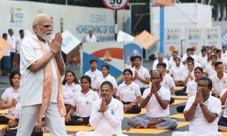 अंतरराष्ट्रीय योग दिवस 2026, Yoga Day 2026, PM Modi Yoga, CM Yogi Adityanath Yoga, अमित शाह योग, राजनाथ सिंह योग, केशव प्रसाद मौर्य योग, ब्रजेश पाठक योग, झांसी योग कार्यक्रम, लखनऊ योग दिवस, फिट इंडिया अभियान, योग समाचार, राष्ट्रीय समाचार, स्वास्थ्य समाचार, International Yoga Day India, Yoga News Hindi,अंतरराष्ट्रीय योग दिवस 2026, योग दिवस समाचार, योग दिवस भारत, पीएम मोदी योग, मुख्यमंत्री योगी योगाभ्यास, झांसी योग कार्यक्रम, लखनऊ योग दिवस, प्रयागराज योग शिविर, अमित शाह योग, राजनाथ सिंह योग, फिट इंडिया अभियान, राष्ट्रीय समाचार, स्वास्थ्य समाचार, उत्तर प्रदेश समाचार,International Yoga Day 2026, Yoga Day India, PM Modi Yoga Day, CM Yogi Adityanath Yoga, Jhansi Yoga Event, Lucknow Yoga Program, Prayagraj Yoga Camp, Amit Shah Yoga, Rajnath Singh Yoga, Fit India Campaign, National News India, Health News India, Uttar Pradesh News,योग दिवस फोटो, सीएम योगी झांसी योग कार्यक्रम, पीएम मोदी योगाभ्यास, अंतरराष्ट्रीय योग दिवस समारोह, सामूहिक योग कार्यक्रम, योग दिवस लखनऊ, योग दिवस प्रयागराज, फिट इंडिया मिशन, स्वस्थ भारत अभियान,योग दिवस फोटो, सीएम योगी झांसी योग कार्यक्रम, पीएम मोदी योगाभ्यास, अंतरराष्ट्रीय योग दिवस समारोह, सामूहिक योग कार्यक्रम, योग दिवस लखनऊ, योग दिवस प्रयागराज, फिट इंडिया मिशन, Yoga Day Photos, CM Yogi Yoga Event, PM Modi Yoga Practice, International Yoga Day Celebration, Mass Yoga Session, Lucknow Yoga Program, Prayagraj Yoga Camp, Fit India Mission, Healthy India Campaign,स्वस्थ भारत अभियान,#YogaDay2026, #InternationalYogaDay, #PMModi, #YogiAdityanath, #AmitShah, #RajnathSingh, #BrajeshPathak, #KeshavPrasadMaurya, #FitIndia, #HealthyIndia, #YogaForHealthyAgeing, #JhansiNews, #LucknowNews, #UttarPradeshNews, #NationalNews, #HealthNews, #करेंयोगरहेंनिरोग, #योगदिवस2026, #फिटइंडिया, #स्वस्थभारत, #उत्तरप्रदेशसमाचार,