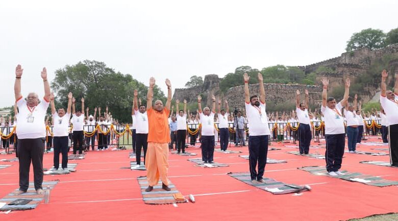 #InternationalYogaDay2026, #YogaDay2026, #CMYogi, #YogiAdityanath, #JhansiNews, #YogaAbhyas, #HealthyIndia, #FitIndia, #AYUSH, #EAyush, #UttarPradeshNews, #HealthNews, #NationalNews, #YogaForLife, #योगदिवस2026, #सीएमयोगी, #झांसीसमाचार, #योगाभ्यास, #स्वस्थभारत, #फिटइंडिया, #आयुषविभाग, #उत्तरप्रदेशसमाचार, #करेंयोगरहेंनिरोग, CM Yogi Yoga Photos, Jhansi Fort Ground Yoga Event, International Yoga Day Jhansi, Mass Yoga Session, E-Ayush Magazine Launch, Yogi Adityanath Yoga Practice, Yoga Day Celebration UP,सीएम योगी योगाभ्यास, झांसी किला मैदान योग कार्यक्रम, योग दिवस 2026 झांसी, सामूहिक योगाभ्यास, ई आयुष पत्रिका विमोचन, मुख्यमंत्री योगी आदित्यनाथ, योग दिवस समारोह, उत्तर प्रदेश योग कार्यक्रम,International Yoga Day 2026, CM Yogi Adityanath, Jhansi Yoga Event, Jhansi Fort Ground Yoga Program, Yoga Day Uttar Pradesh, CM Yogi Yoga Practice, E-Ayush Magazine Launch, AYUSH Department UP, Yoga Day News, Health News India, Uttar Pradesh News, Jhansi News,अंतरराष्ट्रीय योग दिवस 2026, मुख्यमंत्री योगी आदित्यनाथ, झांसी योग कार्यक्रम, किला मैदान झांसी, योग दिवस झांसी, सीएम योगी योगाभ्यास, ई आयुष पत्रिका विमोचन, आयुष विभाग उत्तर प्रदेश, योगः कर्मसु कौशलम्, योग दिवस समाचार, उत्तर प्रदेश समाचार, स्वास्थ्य समाचार, झांसी न्यूज, राष्ट्रीय समाचार,