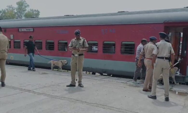 राप्ती सागर एक्सप्रेस बम सूचना, लखनऊ ट्रेन बम अलर्ट, ऐशबाग रेलवे स्टेशन खबर, लखनऊ रेलवे सुरक्षा जांच, राप्ती सागर एक्सप्रेस समाचार, RPF कार्रवाई लखनऊ, GRP जांच ऐशबाग, बम निरोधक दस्ता लखनऊ, लखनऊ ताजा खबर, उत्तर प्रदेश रेलवे समाचार, ट्रेन सुरक्षा अलर्ट, रेलवे स्टेशन सुरक्षा जांच, लखनऊ जिला समाचार, उत्तर प्रदेश क्राइम न्यूज, रेलवे ब्रेकिंग न्यूज,Rapti Sagar Express Bomb Threat, Lucknow Train Bomb Alert, Aishbagh Railway Station News, Lucknow Railway Security Check, Rapti Sagar Express Latest News, RPF Action Lucknow, GRP Investigation Lucknow, Bomb Disposal Squad Lucknow, Uttar Pradesh Railway News, Train Security Alert India, Lucknow Breaking News, Railway Station Security Operation, UP Crime News, Indian Railways Alert, Lucknow District News,राप्ती सागर एक्सप्रेस, ऐशबाग स्टेशन, रेलवे सुरक्षा जांच, बम निरोधक दस्ता, आरपीएफ टीम, जीआरपी पुलिस, लखनऊ रेलवे स्टेशन, ट्रेन चेकिंग अभियान, उत्तर प्रदेश रेलवे सुरक्षा, लखनऊ समाचार,Rapti Sagar Express, Aishbagh Railway Station, Bomb Disposal Squad, Railway Security Check, RPF Team, GRP Police, Lucknow Railway News, Train Inspection, UP Railway Security, Lucknow Latest Updates,लखनऊ, ऐशबाग रेलवे स्टेशन, राप्ती सागर एक्सप्रेस, ट्रेन बम सूचना, रेलवे सुरक्षा, RPF, GRP, बम निरोधक दस्ता, उत्तर प्रदेश, भारतीय रेलवे, रेलवे अलर्ट, Lucknow, Aishbagh Station, Rapti Sagar Express, Train Bomb Threat, Indian Railways, Railway Security, Uttar Pradesh News,#LucknowNews, #RaptiSagarExpress, #TrainBombThreat, #AishbaghStation, #RailwaySecurity, #RPF, #GRP, #BombDisposalSquad, #IndianRailways, #UPNews, #BreakingNews, #LucknowRailway, #RailwayAlert, #SecurityCheck, #NationalPrastavana, #UttarPradeshNews, #TrainNews, #LucknowBreakingNews, #RailwayUpdate, #IndiaNews,