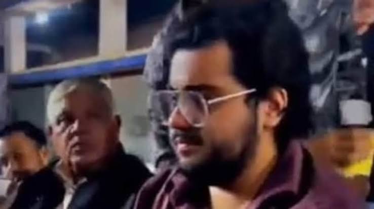 अतीक अहमद बेटा अबान अहमद मौत, अबान अहमद सड़क हादसा, अतीक अहमद बेटे की खबर, झांसी कानपुर हाईवे हादसा, झांसी सड़क दुर्घटना, पूंछ थाना एक्सीडेंट, उत्तर प्रदेश सड़क हादसा, झांसी दुर्घटना समाचार, अली अहमद जेल मुलाकात, उत्तर प्रदेश क्राइम न्यूज, झांसी लेटेस्ट न्यूज, हाईवे एक्सीडेंट न्यूज,झांसी उत्तर प्रदेश सड़क हादसा, पूंछ थाना झांसी दुर्घटना, झांसी कानपुर राष्ट्रीय राजमार्ग हादसा, उत्तर प्रदेश ब्रेकिंग न्यूज, झांसी पुलिस जांच, Jhansi Uttar Pradesh Accident News, Poonch Police Station Jhansi, Jhansi Kanpur National Highway Accident,Atiq Ahmed son Aban Ahmed accident, Damaged car on Jhansi Kanpur Highway, Jhansi road accident scene, UP highway accident news, Police investigation after accident,