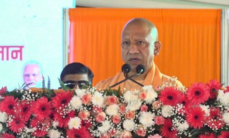 मुख्यमंत्री योगी आदित्यनाथ ने उत्तर प्रदेश में एक्सप्रेसवे, मेट्रो और हवाई कनेक्टिविटी के विस्तार को विकास की बड़ी उपलब्धि बताया।