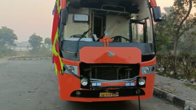 #कानपुरबसहादसा #KanpurBusAccident #AgraLucknowExpressway #RoadAccident #UPNews #BreakingNews #SleeperBusOverturned #3Dead25Injured #UttarPradeshNews #KanpurLiveUpdate #BusAccidentToday #DelhiToBiharBus #EmergencyResponse #HalletHospital #YatraAccident #IndianRoadAccident #UPExpressway,कानपुर बस हादसा, आगरा-लखनऊ एक्सप्रेसवे दुर्घटना, स्लीपर बस पलटी, 3 की मौत 25 घायल, कानपुर सड़क हादसा, दिल्ली से बिहार बस हादसा, यूपी रोड एक्सीडेंट, कानपुर लाइव अपडेट, बस ड्राइवर झपकी हादसा, हैलट अस्पताल कानपुर, Kanpur bus accident, Agra Lucknow expressway accident, Sleeper bus overturned, 3 dead 25 injured, Kanpur road accident news, Delhi to Bihar bus accident, UP road accident update, Kanpur live news, Driver drowsy accident, Halat hospital Kanpur, कानपुर बस एक्सीडेंट फोटो, स्लीपर बस पलटी तस्वीरें, एक्सप्रेसवे दुर्घटना इमेज, घायल यात्रियों की तस्वीर, बस हादसा कानपुर 2025, अस्पताल में भर्ती घायलों की फोटो, Kanpur bus accident images, Sleeper bus overturned photo, Expressway crash pictures, Injured passengers images, Kanpur accident 2025 photos,