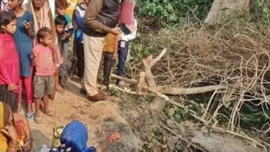 UP में खुदाई के दौरान मिला खजाना, उन्नाव में मिला खजाना, खेत में मिला घड़ा, प्राचीन मूर्तियाँ उन्नाव, राधा कृष्ण की मूर्तियाँ मिली, खुदाई में मिली धरोहर, संस्कृत भोजपत्र मिला, उन्नाव ताज़ा खबर, UP न्यूज़, प्राचीन खोज उन्नाव, Treasure found during excavation in UP, Unnao treasure discovery, ancient idols found in farm, Radha Krishna idols UP, Sanskrit manuscript found, clay pot discovery Unnao, archaeological findings UP, UP breaking news, ancient artifacts discovered, उन्नाव खुदाई तस्वीर, खेत से मिली मूर्तियाँ फोटो, घड़ा मिलने की घटना, राधा कृष्ण मूर्ति इमेज, भोजपत्र संस्कृत फोटो, UP खजाना तस्वीर, पुरातत्व खोज इमेज, Unnao excavation image, treasure discovery UP photo, ancient idols picture, clay pot artifacts image, Sanskrit manuscript image, archaeological discovery UP photo, #UPमेंखुदाईकेदौरानमिलाखजाना, #UnnaoNews, #UPNews, #RadhaKrishnaIdols, #AncientDiscovery, #SanskritManuscript, #BreakingNewsUP, #ArchaeologyIndia, #LatestHindiNews,