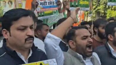 Lucknow Congress Protest News, लखनऊ कांग्रेस प्रदर्शन, कांग्रेस पुलिस भिड़ंत, युवा कांग्रेस मार्च, वोट चोर गद्दी छोड़ आंदोलन, चुनाव आयोग विवाद, लखनऊ खबर आज, कांग्रेस कार्यकर्ता हिरासत, Lucknow Congress Protest News, Congress protest Lucknow, Youth Congress march, Police Congress clash, Election Commission protest, Lucknow political news, Congress workers detained, लखनऊ कांग्रेस प्रदर्शन फोटो, युवा कांग्रेस मार्च तस्वीर, पुलिस बैरिकेड लखनऊ, कांग्रेस कार्यकर्ता हिरासत फोटो, Lucknow Congress protest image, Youth Congress march photo, Police barricade Lucknow, Congress workers detained picture, #LucknowCongressProtestNews, #CongressProtest, #YouthCongress, #ElectionCommission, #PoliticalNews, #LucknowNews, #BreakingNews,