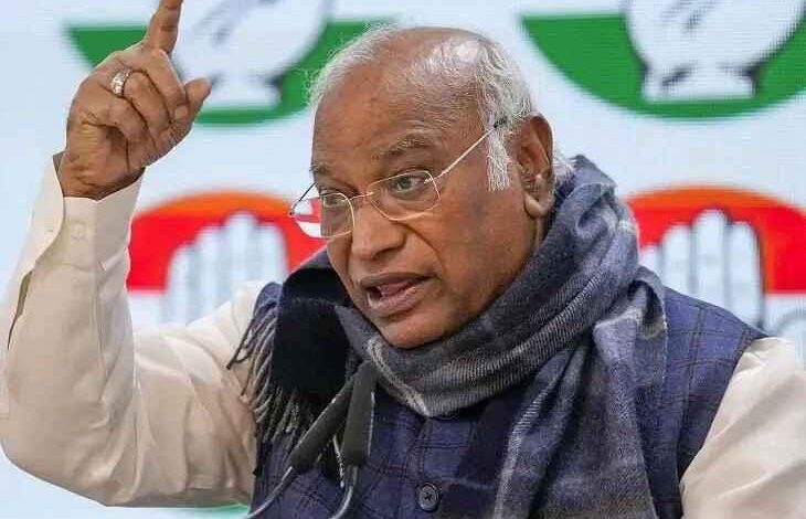 खड़गे BJP वोटर चोरी बयान, मल्लिकार्जुन खड़गे BJP आरोप, BJP वोट चोरी विवाद, SIR सिस्टम विवाद, BLO आत्महत्या मामला, पोलिंग अफसर दबाव, चुनाव आयोग पर सवाल, कांग्रेस BJP हमला, भारतीय राजनीति विवाद, नोटबंदी और लॉकडाउन तुलना, Kharge BJP voter fraud statement, Mallikarjun Kharge attacks BJP, BJP voter manipulation allegation, SIR system controversy, BLO suicide pressure issue, Election Commission criticism, Congress vs BJP politics, Indian voter list issues, Election worker stress India, Kharge compares SIR to demonetisation, मल्लिकार्जुन खड़गे बयान फोटो, खड़गे BJP आरोप तस्वीर, वोटर लिस्ट विवाद इमेज, BLO पोलिंग अफसर तनाव फोटो, चुनाव आयोग विवाद चित्र, Kharge statement image, BJP voter fraud allegation photo, Election list dispute picture, Polling officer stress image, Election Commission criticism photo, #Kharge, #Congress, #BJP, #VoterFraud, #ElectionCommission, #IndianPolitics, #SIRSystem, #BLO #PollingOfficer, #PoliticalNews,