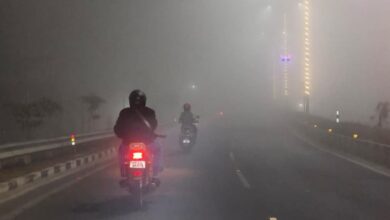 यूपी मौसम अलर्ट, UP Weather Alert Today, Uttar Pradesh Cold Wave, Agra Cold Record, Lucknow Weather Today, IMD Weather Update UP, घना कोहरा यूपी, Cold Day Severe Cold Day,UP Fog Image, Agra Cold Weather Photo, Lucknow Dense Fog, Uttar Pradesh Winter #UPWeather, #ColdWaveUP, #IMDAlert, #DenseFog, #AgraWeather, #LucknowWeather, #ColdDay, #SevereColdDay, #UPNews,Weather Image,