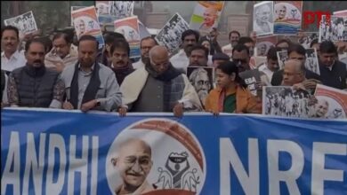 VB-G RAM G बिल के खिलाफ विपक्ष का हल्लाबोल, VB-G RAM G Bill protest, मनरेगा की जगह नया बिल, संसद विरोध प्रदर्शन, INDIA bloc protest, Mallikarjun Kharge statement, Parliament opposition rally, MGNREGA replacement bill, Central government bill controversy,संसद परिसर विरोध प्रदर्शन, विपक्षी सांसद रैली, INDIA ब्लॉक प्रदर्शन, खड़गे संसद मार्च, VB-G RAM G बिल विरोध, Parliament protest India, Opposition rally parliament, Kharge protest march,नई दिल्ली संसद समाचार, केंद्र सरकार बिल विवाद, राष्ट्रीय राजनीति खबर, संसद सत्र हंगामा, विपक्षी प्रदर्शन खबर, मनरेगा विवाद समाचार, New Delhi Parliament news, National political protest, Central government bill controversy, Opposition protest India,#VBG_RAM_GBill, #मनरेगाविवाद, #OppositionProtest, #INDIABlock, #ParliamentNews, #MallikarjunKharge, #PoliticalProtest, #CentralGovernment, #NationalPolitics, #BreakingNews,