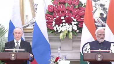 भारत रूस बड़ी डील, मोदी पुतिन बैठक, भारत रूस समझौते, हेल्थकेयर एमओयू, माइग्रेशन एग्रीमेंट, भारत रूस रिश्ते, फर्टिलाइज़र डील, पोलर शिपिंग सहयोग, नई दिल्ली प्रेस कॉन्फ्रेंस, India Russia Big Deal, Modi Putin Meeting, India Russia Agreements, Migration Cooperation, Healthcare MoU, Food Safety Standards, Polar Ships Cooperation, Fertilizer Deal India Russia, New Delhi Press Conference, भारत रूस प्रेस कॉन्फ्रेंस फोटो, मोदी पुतिन मीटिंग इमेज, समझौता हस्तांतरण तस्वीर, भारत रूस साझेदारी ग्राफिक, India Russia Deal Image, Modi Putin Joint Conference Photo, MoU Exchange Ceremony, India Russia Partnership Graphic, नई दिल्ली, भारत, राष्ट्रीय समाचार, अंतरराष्ट्रीय संबंध, केंद्र सरकार, प्रधानमंत्री कार्यालय, रूस, विदेश नीति, अंतरराष्ट्रीय डिप्लोमेसी, #IndiaRussiaDeal, #ModiPutinMeet, #BilateralRelations, #InternationalNews, #DelhiNews, #IndiaDiplomacy,
