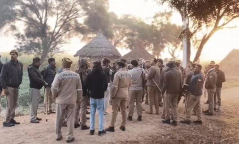 मथुरा में ठगों पर बड़ी रेड, मथुरा साइबर ठगी, मथुरा पुलिस छापेमारी, मथुरा मिनी जामताड़ा, यूपी साइबर अपराध, मथुरा ठगी गैंग, यूपी पुलिस कार्रवाई, देवसेरस गांव रेड, मोडसेरस छापेमारी, नगला मेव रेड, मंडौरा गांव पुलिस ऑपरेशन, Mathura big raid, Mathura cyber fraud, UP police raid, Mathura mini Jamtara, cyber crime UP, Mathura fraud gang arrest, Mathura police operation, UP cyber scam crackdown, Devseras raid, Modseras village raid, मथुरा पुलिस रेड की फोटो, गांव में छापेमारी की तस्वीर, साइबर ठगी गैंग गिरफ्तार फोटो, खेतों में छिपे आरोपी की तस्वीर, पुलिस पगडंडी से गांव पहुंची फोटो, Mathura police raid image, UP police operation photo, cyber fraud gang arrest image, village crackdown picture, police entering village via fields image, मथुरा जिला समाचार, उत्तर प्रदेश साइबर अपराध खबर, यूपी पुलिस रेड अपडेट, मथुरा गांव छापेमारी, ब्रज क्षेत्र क्राइम रिपोर्ट, Mathura district news, Uttar Pradesh cyber crime update, UP police raid news, Braj region crime report, UP district crime action, #MathuraRaid, #CyberFraud, #UPPolice, #MiniJamtara, #MathuraNews, #UPCrime, #CyberScam, #MathuraDistrict, #UPBreaking, #PoliceAction,
