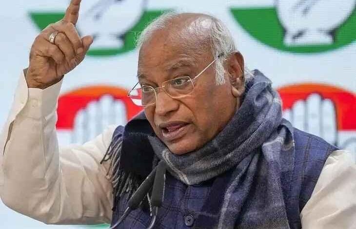 वोट चोरी, Vote Theft, Mallikarjun Kharge Statement, Congress Vote Chori Allegation, Delhi Congress Rally, Rahul Gandhi Evidence, Amit Shah Parliament Statement, Maharashtra Election Controversy, Haryana Election News, Indian Democracy News, Political Rally Delhi, Opposition Protest India, मल्लिकार्जुन खड़गे भाषण, वोट चोरी महारैली दिल्ली, Congress Rally Image, Mallikarjun Kharge Speech Photo, Rahul Gandhi Parliament Protest, Vote Theft Protest India, #VoteChori, #VoteTheft, #MallikarjunKharge, #CongressRally, #DelhiPoliticalNews, #MaharashtraPolitics, #HaryanaElection, #IndianDemocracy, #OppositionUnity, #RahulGandhi, #AmitShah, #LokSabhaNews, #NationalPolitics,