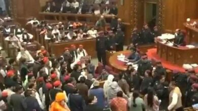 कोडीन सीरप विधानसभा हंगामा, यूपी विधानसभा शीतकालीन सत्र, कोडीन कफ सीरप विवाद, सपा विधायक हंगामा, सुरेश खन्ना बयान, विधानसभा समाचार उत्तर प्रदेश, Codeine Syrup Assembly Ruckus, UP Assembly Winter Session, Samajwadi Party Protest, Suresh Khanna Statement, Uttar Pradesh Politics News, Legislative Assembly News UP, Political News Hindi,कोडीन सीरप पर विधानसभा हंगामा, यूपी विधानसभा सत्र दृश्य, सपा विधायक प्रदर्शन, सुरेश खन्ना विधानसभा भाषण, विधानसभा अध्यक्ष सतीश महाना, Codeine Syrup Issue UP Assembly, MLA Protest Image, UP Assembly Chaos, Speaker Warning Assembly,