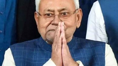 नीतीश कुमार हिजाब विवाद, नीतीश कुमार माफी सवाल, महिला डॉक्टर हिजाब मामला, दिल्ली एयरपोर्ट नीतीश कुमार, बिहार सीएम विवाद, Nitish Kumar Hijab Controversy, Nitish Kumar Apology Question, Bihar CM Hijab Issue, Delhi Airport Nitish Kumar Video, Indian Politics News, नीतीश कुमार दिल्ली एयरपोर्ट, हिजाब विवाद वीडियो, मीडिया सवाल नीतीश कुमार, CM Nitish Kumar Airport Video, Hijab Controversy Bihar CM Image,#NitishKumar #HijabControversy #BiharPolitics #DelhiAirport #CMNitish #PoliticalNews #हिजाब_विवाद #नीतीश_कुमार #ViralVideo #NationalPrastavana,