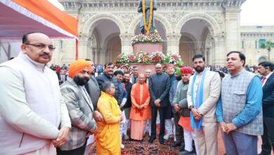 किसान सम्मान दिवस, मुख्यमंत्री योगी आदित्यनाथ, चौधरी चरण सिंह जयंती, मुख्यमंत्री कृषक उपहार योजना, किसान सम्मान योजना यूपी, CM Yogi Kisan Samman Diwas, Chaudhary Charan Singh Jayanti, Farmer Welfare Scheme UP, Agriculture News Uttar Pradesh,किसान सम्मान दिवस कार्यक्रम लखनऊ, CM योगी किसानों को ट्रैक्टर सौंपते हुए, चौधरी चरण सिंह प्रतिमा पुष्पांजलि, Kisan Samman Diwas Lucknow Event, CM Yogi Farmer Program Image,लखनऊ उत्तर प्रदेश किसान सम्मान दिवस खबर, यूपी सरकार किसान योजना समाचार, मुख्यमंत्री योगी कृषि कार्यक्रम, Lucknow Agriculture News Political, UP Farmer Welfare Event News, Uttar Pradesh Government Agriculture Update,#किसानसम्मानदिवस, #CMYogi, #YogiAdityanath, #ChaudharyCharanSingh, #FarmerWelfare, #UPAgriculture, #KisanKalyan, #NationalProposals, #उत्तरप्रदेश,