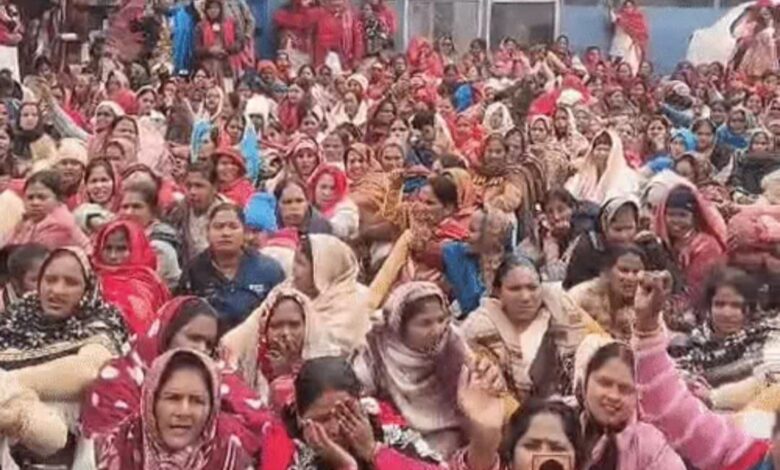 चारबाग में आशा वर्कर्स का हंगामा, लखनऊ आशा वर्कर्स प्रदर्शन, यूपी आशा वर्कर्स यूनियन, विधानसभा कूच लखनऊ, ASHA Workers Protest Lucknow, Charbagh ASHA Workers News, Uttar Pradesh Health Workers Protest,चारबाग रेलवे स्टेशन आशा वर्कर्स, लखनऊ आशा वर्कर्स प्रदर्शन फोटो, पुलिस बैरिकेडिंग चारबाग, ASHA Workers Protest Charbagh, Lucknow Health Workers Demonstration,लखनऊ उत्तर प्रदेश आशा वर्कर्स खबर, चारबाग प्रदर्शन समाचार, यूपी स्वास्थ्य कर्मी आंदोलन, Lucknow Protest News, ASHA Workers Political News UP, Uttar Pradesh Labour Protest,#CharbaghProtest, #AshaWorkers, #LucknowNews, #UPProtest, #HealthWorkers, #AssemblyMarch, #UttarPradesh, #राष्ट्रीय_प्रस्तावना,