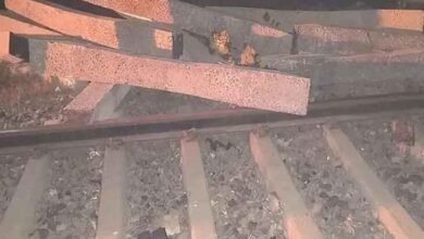 UP में ट्रेन पलटाने की साजिश, कानपुर लखनऊ रेल मार्ग खबर, मगरवारा स्टेशन समाचार, यूपी रेलवे सुरक्षा, रेल ट्रैक पर स्लीपर, UP railway conspiracy news, Kanpur Lucknow railway track news, UP train accident conspiracy, Indian railway safety news, Uttar Pradesh railway update, ﻿ कानपुर लखनऊ रेल ट्रैक, मगरवारा स्टेशन ट्रैक, रेलवे स्लीपर ट्रैक पर, यूपी रेलवे सुरक्षा, RPF जांच, Kanpur Lucknow rail track sleeper, UP railway track obstruction, Indian railway alert, railway safety India, ﻿ कानपुर जिला रेलवे खबर, उन्नाव जिला समाचार, उत्तर प्रदेश रेल समाचार, रेलवे सुरक्षा खबर, ब्रेकिंग न्यूज़ यूपी, अपराध आशंका खबर, कानपुर-लखनऊ रेल रूट अपडेट, RPF अधिकारी बयान, उत्तर प्रदेश राज्य समाचार, Indian railway breaking news, Kanpur railway news, Unnao district railway news, UP state railway safety news, ﻿ UPमेंट्रेनपलटानेकीसाजिश, #KanpurLucknowRailway, #UPRailwayNews, #RailwaySafety, #MagrwaraStation, #IndianRailway, #UPBreakingNews, #RPFUpdate, #TrainSafety, #UttarPradeshNews,