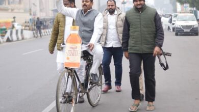 साइकिल से विधानसभा पहुंचे सपा एमएलसी आशुतोष सिन्हा, SP MLC cycle protest, Ashutosh Sinha MLC Graduate Constituency, UP Assembly cough syrup protest, कफ सिरप मौत मामला यूपी, उत्तर प्रदेश विधानसभा शीतकालीन सत्र, समाजवादी पार्टी विधान परिषद, Lucknow Assembly News, Uttar Pradesh Political News, UP Health Scam, Political Protest News, Lucknow District, Uttar Pradesh State, Legislative Council News 🖼 ALT KEYWORDS (Image SEO) साइकिल से विधानसभा पहुंचे सपा एमएलसी आशुतोष सिन्हा, साइकिल पर विरोध करते सपा एमएलसी, कफ सिरप विरोध प्रदर्शन यूपी, SP MLC cycle protest image, UP Assembly protest visuals, Lucknow Vidhan Bhavan #साइकिलसेविधानसभापहुंचेसपाएमएलसी, #AshutoshSinhaMLC, #SPMLC, #GraduateConstituency, #UPAssembly, #CoughSyrupCase, #कफसिरपमामला, #UttarPradeshPolitics, #LucknowNews, #AssemblyWinterSession, #HealthScamUP