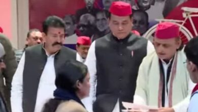 Akhilesh Yadav BJP fake votes allegation, अखिलेश यादव फर्जी वोट आरोप, यूपी वोटर लिस्ट विवाद, SIR voter list UP, BJP fake voters claim, Samajwadi Party press conference, Uttar Pradesh election controversy, Lucknow political news,अखिलेश यादव प्रेस वार्ता फोटो, SIR वोटर लिस्ट विवाद यूपी, समाजवादी पार्टी नेता अखिलेश यादव, Akhilesh Yadav press conference image, BJP fake vote allegation photo, UP election voter list image,#AkhileshYadav #BJPFakeVotes #SIRControversy #UPPolitics #VoterListIssue #SamajwadiParty #ElectionIntegrity #LucknowNews,