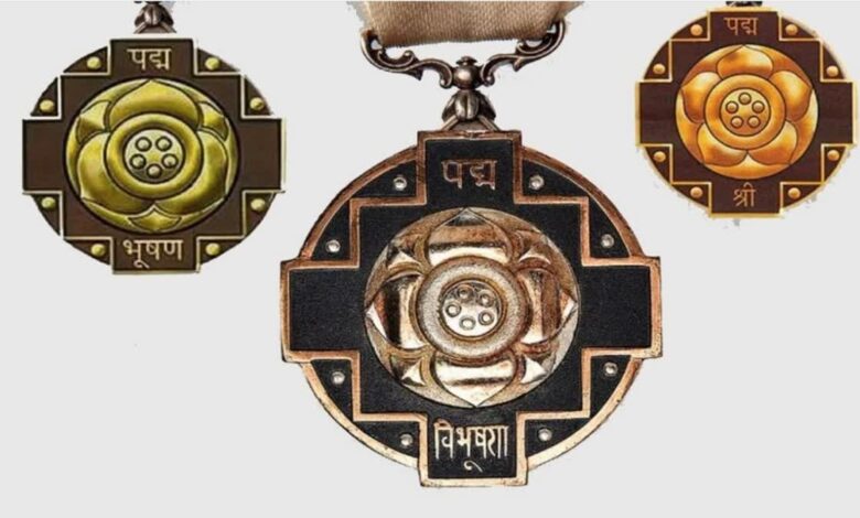 पद्म पुरस्कार 2026, Padma Awards 2026, Padma Vibhushan 2026, Padma Bhushan 2026, Padma Shri 2026, धर्मेंद्र पद्म विभूषण, Rohit Sharma Padma Shri, Harmanpreet Kaur Padma Award, Savita Punia Padma Award, भारत नागरिक सम्मान, Republic Day 2026 Awards,पद्म पुरस्कार 2026, Padma Awards 2026 India, Padma Vibhushan 2026 List, Padma Shri Winners 2026, नई दिल्ली खबर, New Delhi News, भारत सरकार सम्मान, Ministry of Home Affairs India, राष्ट्रपति भवन, कला खेल सम्मान, National Awards India, #PadmaAwards2026, #PadmaVibhushan, #PadmaShri, #RepublicDay2026,पद्म पुरस्कार 2026 सूची, Padma Awards Winners Image, धर्मेंद्र पद्म विभूषण फोटो, रोहित शर्मा पद्म श्री, राष्ट्रपति भवन पद्म सम्मान,