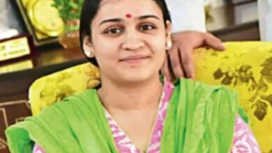 अपर्णा यादव तलाक, प्रतीक यादव तलाक, Aparna Yadav Divorce, Prateek Yadav Instagram Post, Mulayam Singh Yadav Family News, Lucknow Breaking News, Uttar Pradesh Political News, BJP Aparna Yadav, Samajwadi Family Dispute,अपर्णा यादव फोटो, प्रतीक यादव इंस्टाग्राम पोस्ट, Mulayam Singh Yadav Family Image, Aparna Yadav BJP Photo, Prateek Yadav Statement Image, Lucknow Political News Image,लखनऊ ब्रेकिंग न्यूज, उत्तर प्रदेश राजनीतिक खबर, यादव परिवार विवाद, Lucknow Political Breaking News, Uttar Pradesh Family Dispute News, Aparna Yadav Prateek Yadav Divorce, Mulayam Family Controversy, BJP SP News, Political Personal News,#AparnaYadav, #PrateekYadav, #MulayamSinghYadav, #YadavFamily, #UPPolitics, #LucknowNews, #PoliticalControversy, #SamajwadiParty, #BJPNews,