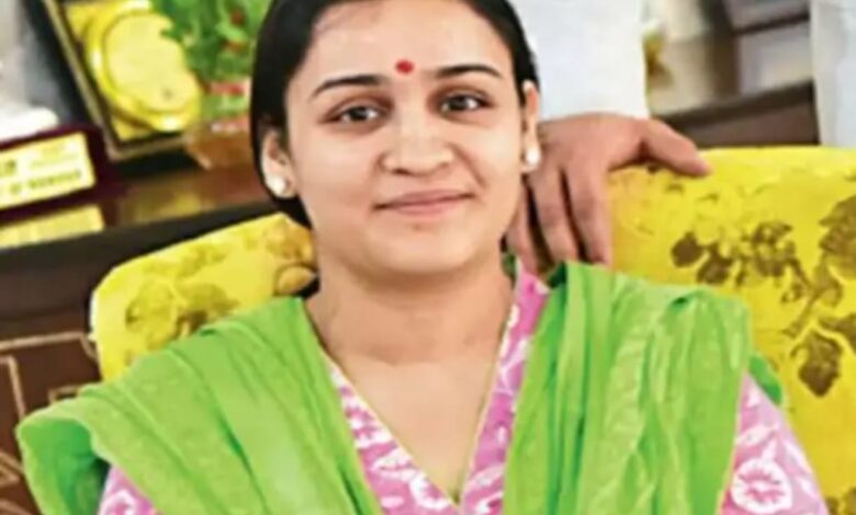 अपर्णा यादव तलाक, प्रतीक यादव तलाक, Aparna Yadav Divorce, Prateek Yadav Instagram Post, Mulayam Singh Yadav Family News, Lucknow Breaking News, Uttar Pradesh Political News, BJP Aparna Yadav, Samajwadi Family Dispute,अपर्णा यादव फोटो, प्रतीक यादव इंस्टाग्राम पोस्ट, Mulayam Singh Yadav Family Image, Aparna Yadav BJP Photo, Prateek Yadav Statement Image, Lucknow Political News Image,लखनऊ ब्रेकिंग न्यूज, उत्तर प्रदेश राजनीतिक खबर, यादव परिवार विवाद, Lucknow Political Breaking News, Uttar Pradesh Family Dispute News, Aparna Yadav Prateek Yadav Divorce, Mulayam Family Controversy, BJP SP News, Political Personal News,#AparnaYadav, #PrateekYadav, #MulayamSinghYadav, #YadavFamily, #UPPolitics, #LucknowNews, #PoliticalControversy, #SamajwadiParty, #BJPNews,