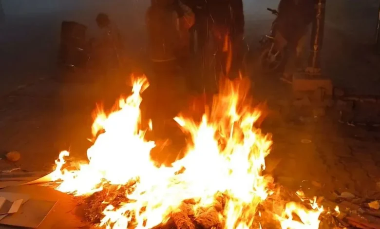 कुपवाड़ा सेना शिविर आग, सदाना सेक्टर सेना कैंप, कश्मीर सेना आगजनी, कुपवाड़ा आग की खबर, Kupwara Army Camp Fire, Kashmir Army Camp Fire News, Sadna Sector Fire Incident, Jammu Kashmir Breaking News,सेना शिविर में आग कुपवाड़ा, सदाना सेक्टर आगजनी, लकड़ी की बैरकें जलीं, दमकल गाड़ियां मौके पर, Kupwara Army Camp Fire Image, Kashmir Fire Incident Image,कुपवाड़ा, जम्मू-कश्मीर, सुरक्षा समाचार, सेना शिविर आग, सदाना सेक्टर, पुलिस जांच, Kupwara News, Jammu Kashmir Fire News, Army Camp Incident, Breaking Defence News, #Kupwara, #ArmyCampFire, #KashmirNews, #DefenceNews, #BreakingNews,