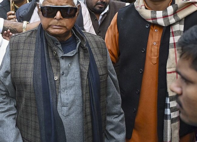 लालू यादव तेज प्रताप, दही चूड़ा भोज पटना, तेज प्रताप यादव वापसी, बिहार राजनीति, Lalu Yadav on Tej Pratap, Tej Pratap Yadav News, Bihar Politics Today, RJD Family Politics,लालू यादव तेज प्रताप फोटो, दही चूड़ा भोज पटना, राजद नेताओं की बैठक, Lalu Yadav Tej Pratap Meeting Image, Bihar Political Event Photo,#LaluYadav, #TejPratapYadav, #BiharPolitics, #RJDNews, #DahiChuraBhoj, #PatnaNews, #PoliticalUpdate, #FamilyPolitics, #IndiaPolitics,