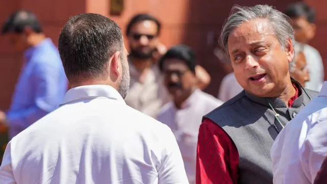 Shashi Tharoor News, Rahul Gandhi Meeting, Mallikarjun Kharge Congress, Congress Internal Politics, Shashi Tharoor Congress Row, Indian National Congress News,शशि थरूर राहुल गांधी मुलाकात, मल्लिकार्जुन खरगे फोटो, Shashi Tharoor Congress Meeting Image, Congress Leaders Parliament Photo,#ShashiTharoor, #RahulGandhi, #MallikarjunKharge, #CongressNews, #IndianPolitics, #ParliamentNews, #BreakingPolitics, #DelhiNews,
