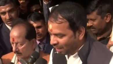 बिहार राजनीति, तेज प्रताप यादव समाचार, विजय कुमार सिन्हा, दही चूड़ा भोज बिहार, Bihar Politics News, Tej Pratap Yadav, Vijay Kumar Sinha, Bihar Political Meeting, Patna Political News,तेज प्रताप यादव विजय सिन्हा, दही चूड़ा भोज पटना, बिहार राजनीति तस्वीर, Tej Pratap with Deputy CM, Bihar Politics Image, Patna Political Event,#BiharPolitics, #TejPratapYadav, #VijaySinha, #DahiChuraBhoj, #PatnaNews, #PoliticalNews, #RJD, #BJP,