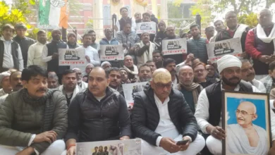 काशी मनरेगा बचाओ संग्राम, वाराणसी कांग्रेस उपवास, मनरेगा आंदोलन यूपी, अजय राय बयान, मनरेगा बजट कटौती, UP Congress Protest, MGNREGA Protest Varanasi, Ajay Rai Congress, MNREGA News Uttar Pradesh, Political News Varanasi,मनरेगा बचाओ आंदोलन फोटो, कांग्रेस उपवास वाराणसी, अजय राय भाषण, गांधी प्रतिमा उपवास, MGNREGA Protest Image, Congress Protest UP, Varanasi Political Protest,#MGNREGA, #ManregaBachao, #VaranasiNews, #KashiPolitics, #UPCongress, #AjayRai, #CongressProtest, #RuralEmployment, #PoliticalNewsUP,