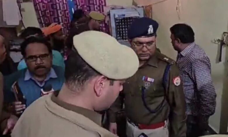 यूपी में बड़ी वारदात, Etah murder case, एटा हत्याकांड, Nagla Premi village murder, UP crime news today, four people murdered in Etah, उत्तर प्रदेश अपराध समाचार, Etah breaking news, UP law and order news,एटा हत्याकांड फोटो, Etah murder scene image, नगला प्रेमी गांव घटना, UP crime spot image, police investigation Etah image,एटा जिला उत्तर प्रदेश अपराध खबर, Etah district UP crime news, नगला प्रेमी गांव हत्या मामला, UP crime breaking news, उत्तर प्रदेश कानून व्यवस्था समाचार, UP police investigation news,#EtahMurder, #UPCrime, #NaglaPremi, #BreakingNews, #UttarPradesh, #CrimeNews, #PoliceInvestigation, #EtahNews,