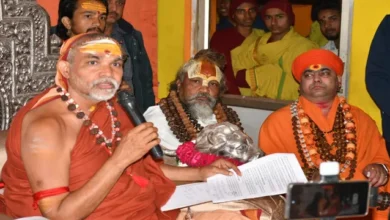 स्वामी अविमुक्तेश्वरानंद योगी विवाद, काशी संत विवाद, गोमाता राज्यमाता मांग, मांस निर्यात उत्तर प्रदेश, Swami Avimukteshwaranand Yogi Adityanath row, Kashi controversy news, Cow protection politics UP, Religious politics India, Varanasi breaking news,स्वामी अविमुक्तेश्वरानंद काशी, योगी आदित्यनाथ विवाद, काशी प्रेस कॉन्फ्रेंस, Swami Avimukteshwaranand image, Yogi Adityanath controversy photo, Varanasi news image,#SwamiAvimukteshwaranand, #YogiAdityanath, #काशी, #गोमाता, #CowProtection, #ReligiousPolitics, #UttarPradeshNews, #VaranasiNews, #GoogleDiscover, #ManojShukla,