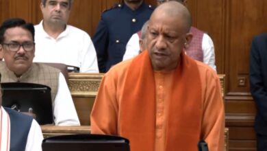 UP में शिक्षा मित्रों को 18 हज़ार मानदेय, शिक्षा मित्र मानदेय वृद्धि 2026, योगी आदित्यनाथ घोषणा, यूपी बजट सत्र 2026, अनुदेशक 17 हजार मानदेय, UP Shiksha Mitra Salary Hike, Yogi Adityanaसीएम योगी सदन में घोषणा फोटो, शिक्षा मित्र प्रदर्शन, यूपी विधानसभा बजट सत्र, स्कूटी योजना बालिकाएं, Yogi Adityanath Assembly Speech Image, UP Teachers Salary News Photo,th Budget Announcement, Uttar Pradesh Education News, Cashless Health Scheme Teachers UP,लखनऊ उत्तर प्रदेश बजट समाचार, यूपी विधानसभा शिक्षा मित्र खबर, उत्तर प्रदेश सरकारी कर्मचारी मानदेय वृद्धि, सीएम योगी बड़ी घोषणा, UP Budget Session 2026 News, Shiksha Mitra Salary Update Uttar Pradesh, Lucknow Political News 2026, Cashless Health Scheme UP Government,