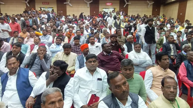 यूपी की सियासत में कुर्मी-लोध फैक्टर, कुर्मी बनाम लोध यूपी राजनीति, UP politics Kurmi Lodhi, BJP caste politics UP, Mahoba political news, Lucknow political meeting, OBC politics Uttar Pradesh, भाजपा जातीय राजनीति,लोध महासभा लखनऊ, कुर्मी लोध विवाद यूपी, स्वतंत्र देव सिंह, बृजभूषण राजपूत, BJP leaders meeting Lucknow, Lodhi community meeting UP,#UPPolitics, #KurmiLodhiFactor, #BJPUP, #LucknowNews, #MahobaNews, #CastePolitics, #UPPoliticalNews,