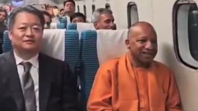 CM Yogi Maglev Ride Photo, यामानाशी मैग्लेव ट्रेन यात्रा, Yogi Adityanath Japan High Speed Train, Maglev Train 600 km per hour, Tokyo Nagoya Corridor Inspection, Uttar Pradesh Transport Development Plan,लखनऊ, उत्तर प्रदेश, टोक्यो, जापान, अंतरराष्ट्रीय टेक्नोलॉजी खबर, मुख्यमंत्री योगी आदित्यनाथ, हाई स्पीड ट्रेन मैग्लेव, Tokyo Nagoya Corridor 2027, Yamanashi Maglev Test Ride, UP Smart Mobility Project, Japan High Speed Rail News 2026, Political Technology News UP, Investment and Infrastructure News Uttar Pradesh,High Speed Train Maglev, CM Yogi Japan Visit, योगी आदित्यनाथ जापान दौरा, मैग्लेव ट्रेन 600 किमी रफ्तार, Tokyo Nagoya Maglev Project, Uttar Pradesh Smart Mobility, Magnetic Levitation Train Japan, हाई स्पीड ट्रेन जापान, लखनऊ राजनीतिक खबर, International Technology News,