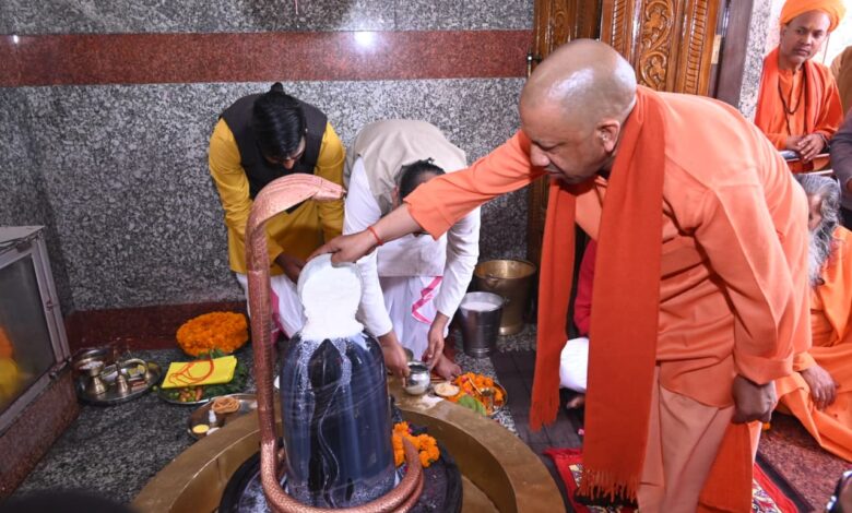 महाशिवरात्रि पर सीएम योगी, Mahashivratri CM Yogi Gorakhpur, गोरखनाथ मंदिर रुद्राभिषेक, Gorakhnath Temple Rudrabhishek News, गोरखपुर जनता दरबार, Gorakhpur Janata Darbar, यूपी मुख्यमंत्री समाचार, Uttar Pradesh CM News,सीएम योगी रुद्राभिषेक फोटो, CM Yogi Rudrabhishek Image, गोरखनाथ मंदिर पूजा फोटो, Gorakhnath Temple Puja Image, जनता दरबार गोरखपुर फोटो, Janata Darbar Gorakhpur Image,गोरखपुर जिला धार्मिक समाचार, उत्तर प्रदेश राजनीतिक खबर, UP CM Gorakhpur Visit News, Gorakhpur Temple Event 2026, जनता दरबार गोरखपुर प्रशासन, Uttar Pradesh Government Public Hearing News, महाशिवरात्रि 2026 गोरखपुर,