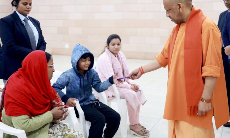 CM Yogi Adityanath Janata Darshan, जनता दर्शन लखनऊ, योगी आदित्यनाथ कार्यक्रम, Lucknow political news, UP CM latest news, Janata Darshan UP 2026, यूपी सरकार निर्देश, Yogi Adityanath meeting public,CM Yogi meeting public in Lucknow, योगी आदित्यनाथ जनता दर्शन फोटो, Janata Darshan Lucknow 2026 image, UP CM with children, यूपीसीडा बैठक, political news Uttar Pradesh,लखनऊ जिला, उत्तर प्रदेश राज्य, राजनीतिक समाचार, Lucknow District Political News, Uttar Pradesh Government Update, UP CM Public Grievance Program, Yogi Adityanath Lucknow Event, UPSIDA Official Order Lucknow, District Administration Lucknow, Basic Shiksha Parishad UP Update,