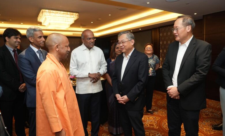 सिंगापुर दौरा CM योगी, CM Yogi Singapore Visit, यूपी ट्रिलियन डॉलर अर्थव्यवस्था, UP One Trillion Dollar Economy, लखनऊ राजनीतिक खबर, Lucknow Political News, उत्तर प्रदेश निवेश समाचार, Uttar Pradesh Investment News, जेवर एयरपोर्ट अपडेट, Noida International Airport News, लॉजिस्टिक्स निवेश यूपी, UP Logistics Investment, डेटा सेंटर यूपी, UP Data Center Investment, मुख्यमंत्री योगी आदित्यनाथ खबर, Yogi Adityanath Latest News, सिंगापुर-यूपी बैठक, Singapore UP Meeting News,CM योगी सिंगापुर बैठक फोटो, Yogi Adityanath Meeting Singapore Image, Gan Kim Yong Meeting Photo, K Shanmugam Meeting Image, Noida International Airport Jewar Photo, UP Investment Summit Image, लॉजिस्टिक्स पार्क यूपी फोटो, Data Center Investment UP Image,#CMYogiSingaporeVisit, #YogiAdityanath, #UPInvestment, #TrillionDollarEconomy, #SingaporeMeeting, #NoidaInternationalAirport, #UPNews, #LucknowNews, #PoliticalNews, #GanKimYong, #KShanmugam,