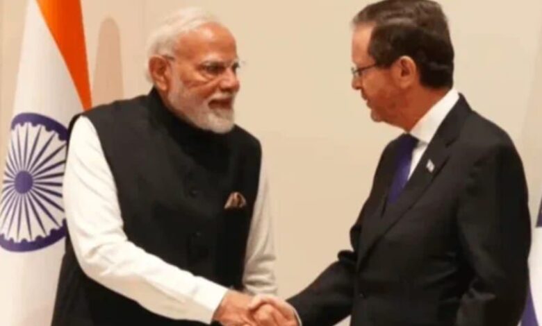 PM Modi-Prez Herzog Meet, नरेंद्र मोदी इजरायल दौरा, Isaac Herzog India invitation, भारत इजरायल संबंध, Yad Vashem visit, Knesset address Modi, Narendra Modi Israel Visit 2026, India Israel Strategic Partnership, नई दिल्ली अंतरराष्ट्रीय खबर, Jerusalem diplomatic meeting, Political News International, Israel President India Visit Invite,PM Modi Israel Meeting Photo, मोदी हर्जोग मुलाकात तस्वीर, Yad Vashem Memorial Visit PM Modi, Netanyahu Modi Meeting 2026, Knesset Speech Narendra Modi, Israel India Bilateral Talks, Jerusalem Presidential Garden Tree Plantation,नई दिल्ली, भारत, इजरायल, यरुशलम, अंतरराष्ट्रीय राजनीतिक खबर, प्रधानमंत्री नरेंद्र मोदी, राष्ट्रपति इसाक हर्जोग, बेंजामिन नेतन्याहू, विदेश मंत्रालय भारत, International Political News Delhi, India Israel News 2026, Narendra Modi Israel Visit Latest Update, Isaac Herzog India Invitation News, Jerusalem Diplomatic Meeting Update, Strategic Partnership India Israel, Political Breaking News India,