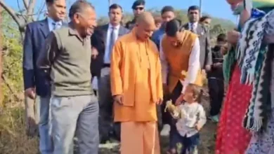 CM योगी आदित्यनाथ, योगी आदित्यनाथ पैतृक गांव, पंचूर गांव उत्तराखंड, योगी आदित्यनाथ गांव दौरा, उत्तराखंड समाचार, पौड़ी गढ़वाल न्यूज़,CM Yogi Adityanath Native Village, Panchur Village Uttarakhand, Yogi Adityanath Village Visit, Uttarakhand News,योगी आदित्यनाथ पंचूर गांव, सीएम योगी बच्चों को दुलारते हुए, पंचूर गांव उत्तराखंड,Yogi Adityanath Panchur Village, CM Yogi with Children, Uttarakhand Panchur Village,#CMYogiAdityanath, #PanchurVillage, #UttarakhandNews, #PauriGarhwal, #YogiAdityanathVillage, #IndianPolitics, #HumanInterestNews,