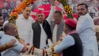 अखिलेश यादव नसीमुद्दीन सपा जॉइन, नसीमुद्दीन सिद्दीकी सपा सदस्यता, सपा मुस्लिम वोट बैंक रणनीति, ओवैसी यूपी राजनीति, लखनऊ सपा कार्यालय खबर, Akhilesh Yadav Nasimuddin Siddiqui SP join, UP political news 2026, AIMIM vs SP Uttar Pradesh,सपा जॉइनिंग कार्यक्रम लखनऊ, अखिलेश यादव प्रेस कॉन्फ्रेंस, नसीमुद्दीन सिद्दीकी फोटो, सपा कार्यालय लखनऊ, UP politics live update, SP joining ceremony Lucknow, Nasimuddin Siddiqui image,लखनऊ राजनीतिक समाचार, उत्तर प्रदेश सपा संगठन विस्तार, पश्चिमी यूपी मुस्लिम राजनीति, बुंदेलखंड सियासी असर, यूपी विधानसभा चुनाव 2027 रणनीति, Lucknow political news live, Uttar Pradesh Samajwadi Party update, West UP Muslim vote bank politics, UP Assembly Election 2027 strategy news,
