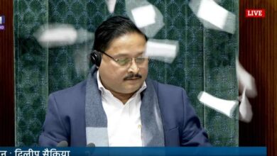 Opposition MPs Suspension, लोकसभा सांसद निलंबन, Budget Session Lok Sabha, Rahul Gandhi Protest, Parliament News India, Opposition Protest Parliament, नई दिल्ली संसद समाचार, केंद्र सरकार राजनीति खबर, Lok Sabha Suspension News,लोकसभा में हंगामा, Opposition MPs Suspension Image, Rahul Gandhi Protest Photo, Parliament Budget Session Visual, Lok Sabha Chaos Image, विपक्ष प्रदर्शन संसद,