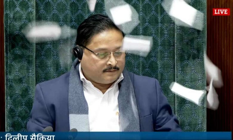 Opposition MPs Suspension, लोकसभा सांसद निलंबन, Budget Session Lok Sabha, Rahul Gandhi Protest, Parliament News India, Opposition Protest Parliament, नई दिल्ली संसद समाचार, केंद्र सरकार राजनीति खबर, Lok Sabha Suspension News,लोकसभा में हंगामा, Opposition MPs Suspension Image, Rahul Gandhi Protest Photo, Parliament Budget Session Visual, Lok Sabha Chaos Image, विपक्ष प्रदर्शन संसद,